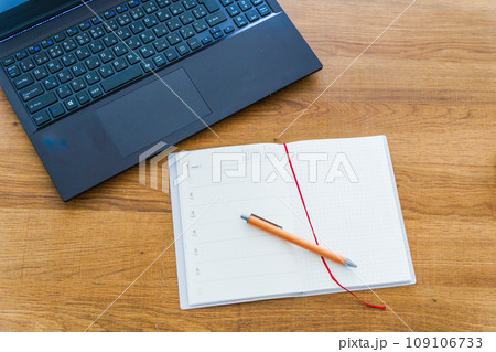 パソコンと2024手帳 109106733
