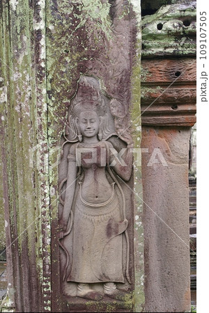 世界遺産アンコールワットは、アンコールトムの踊り子のレリーフ 世界遺産アンコールワットは、アンコールトムの踊り子のレリーフ 109107505