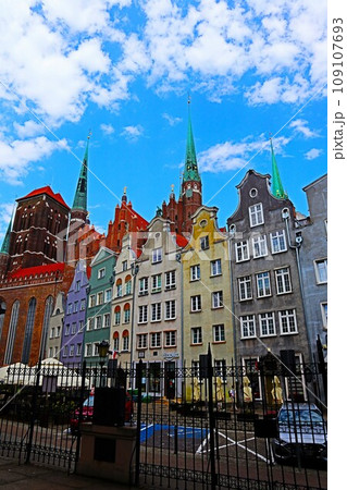 ポーランド・グダニスクの街並み 109107693