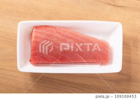 三陸塩釜ひがしもの　ブランドまぐろ　(めばちまぐろ　中トロ)　日本太平洋沖合北部産 109108453