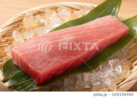 三陸塩釜ひがしもの　ブランドまぐろ　(めばちまぐろ　中トロ)　日本太平洋沖合北部産 109108460