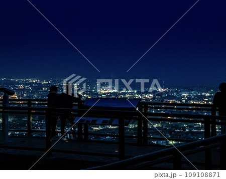静岡県富士市の岩本山公園展望デッキから眺める静岡県富士市の夜景 静岡県富士市の岩本山公園展望デッキから眺める静岡県富士市の夜景 109108871