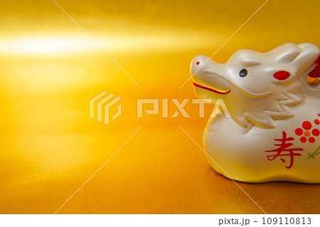 辰年の年賀状素材 109110813