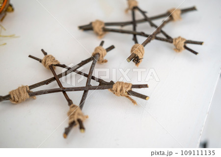 Simple Twig Star. DIY Star Tree Topper. Handmade Christmas Decorations. Easy Idea of Wooden Xmas Decor. Nordic, Boho Scandinavian Style Design. Unique Minimal Ornament. Structural Origami. Zero Waste Simple Twig Star. DIY Star Tree Topper. Handmade Christmas Decorations. Easy Idea of Wooden Xmas Decor. Nordic, Boho Scandinavian Style Design. Unique Minimal Ornament. Structural Origami. Zero Waste 109111135