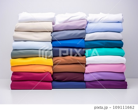 いろいろなカラーのTシャツ 109111662