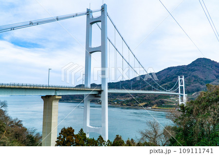 安芸灘とびしま街道　上蒲刈島の展望台から見た豊島大橋3　広島県呉市 109111741