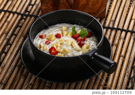 Breakfast sweet porrige with banana 109112709