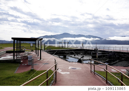 宮古市しおかぜ公園 遠くに重茂半島 月山を望む 109113865