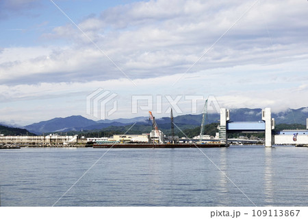 宮古市しおかぜ公園より街を遠方に見る 109113867
