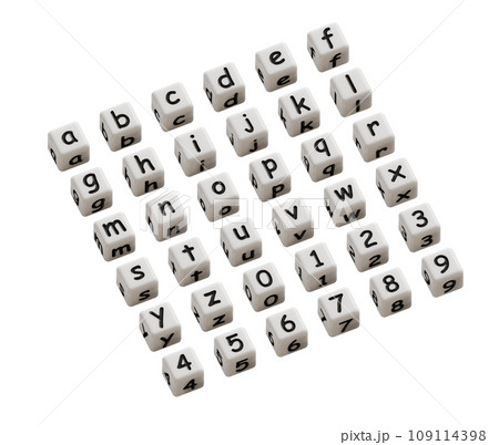 アルファベットと数字の白いサイコロ アルファベットと数字の白いサイコロ 109114398