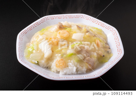 白菜と海鮮の中華丼 (イカ アサリ 海老 豚バラ肉) 白菜と海鮮の中華丼 (イカ アサリ 海老 豚バラ肉) 109114493