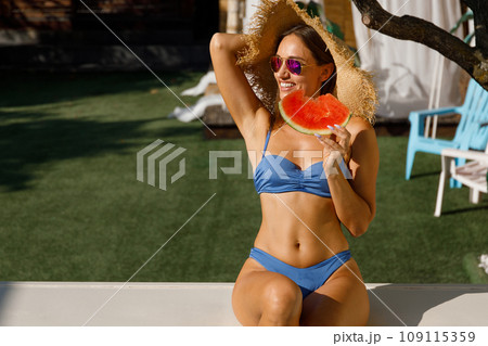 Glamour by the Pool 109115359