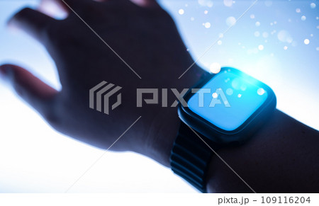 光っているスマートウォッチ 光っているスマートウォッチ 109116204