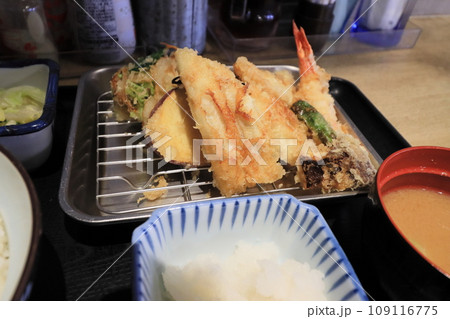 天ぷら　天ぷらの盛り合わせ定食　天ぷらのランチ 109116775