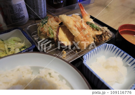 天ぷら　天ぷらの盛り合わせ定食　天ぷらのランチ 109116776
