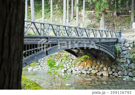 産業遺産関連の全鋳鉄製の橋としては日本最古の橋　神子畑鋳鉄橋 109116792