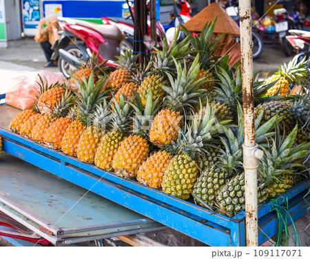 Many pineapples for sale in the market Many pineapples for sale in the market 109117071
