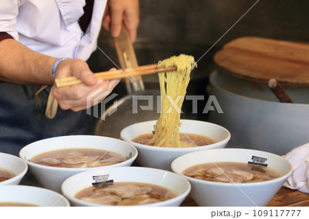 ラーメン作り　名店のラーメン作り 109117777
