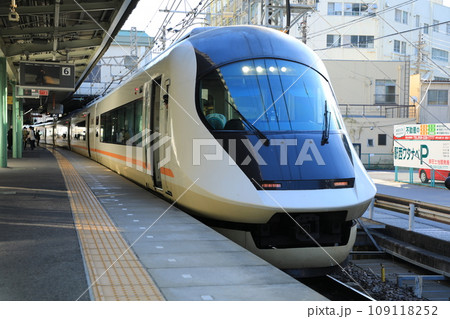 津駅に到着した近鉄21020系電車 アーバンライナーnext(日本 三重県津市) 津駅に到着した近鉄21020系電車 アーバンライナーnext(日本 三重県津市) 109118252