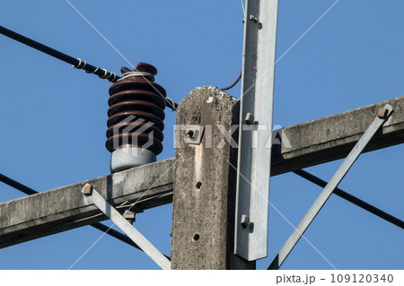 Closeup Eletricity line and electricity post 109120340