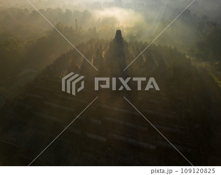 Borobudur is the largest Buddhist temple in the world. Java, Indonesia Borobudur is the largest Buddhist temple in the world. Java, Indonesia 109120825