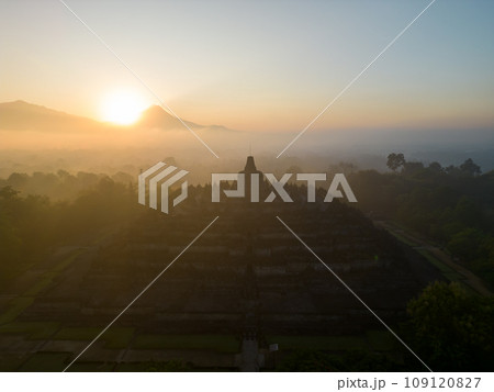 Borobudur is the largest Buddhist temple in the world. Java, Indonesia Borobudur is the largest Buddhist temple in the world. Java, Indonesia 109120827