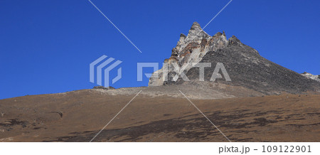 Peak near Thonak Tsho, Gokyo Valley, Nepal. Peak near Thonak Tsho, Gokyo Valley, Nepal. 109122901