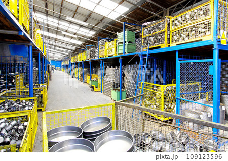 Metal warehouse 109123596