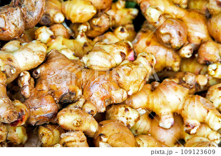 Raw ginger Raw ginger 109123609