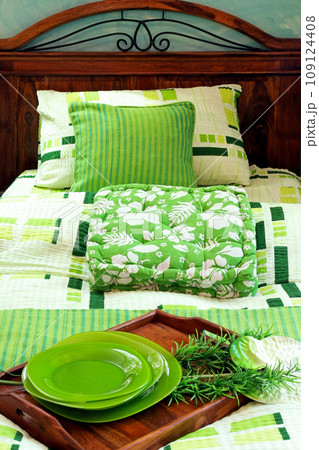 Green bed 2 109124408