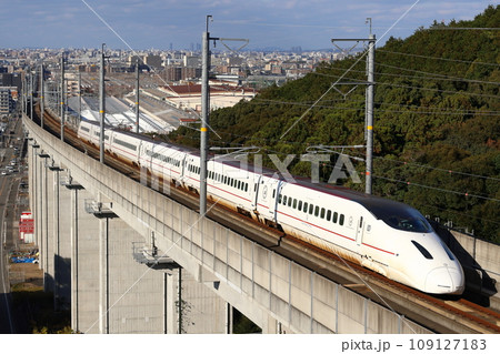 勾配を駆け上がる九州新幹線・800系「つばめ」1 109127183