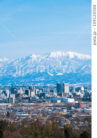 呉羽山公園から富山市街と立山連峰の眺め（冬） 109128588