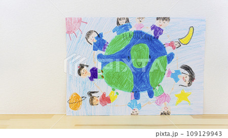 子供が描いた地球と平和の絵 109129943