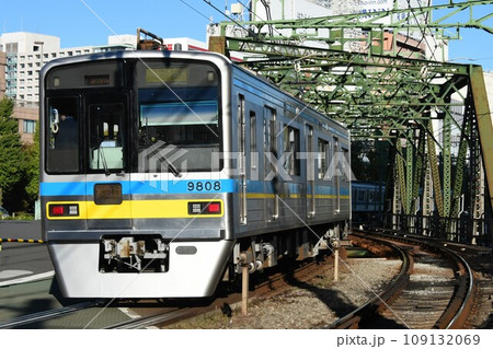 印旛日本医大へ向けて京急本線をゆく千葉ニュータウン鉄道9800形のエアポート急行 印旛日本医大へ向けて京急本線をゆく千葉ニュータウン鉄道9800形のエアポート急行 109132069