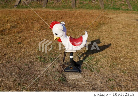 秋の広瀬川河川敷の遊具など 109132218