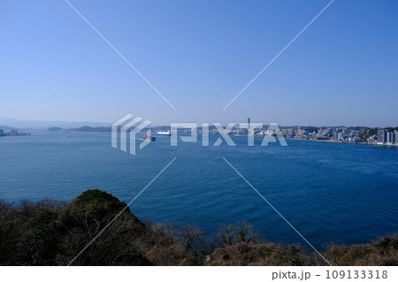 めかりPA (上り) 展望デッキから見た大型船が行き交う関門海峡 109133318