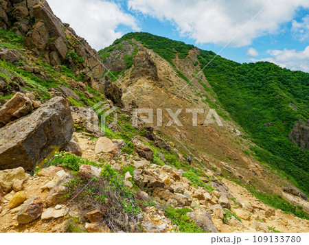 朝日岳へ向かう登山道 109133780