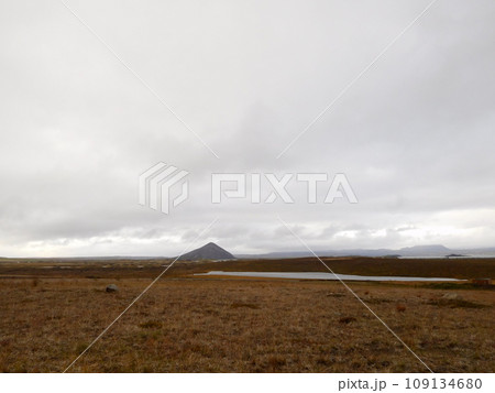 アイスランド　夏　ミーヴァトン　山　Vindgelgur Vindbelgjarfjall 109134680