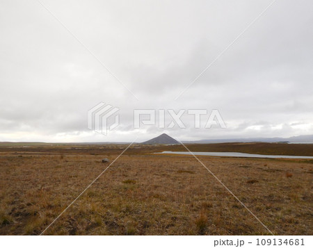 アイスランド　夏　ミーヴァトン　山　Vindgelgur Vindbelgjarfjall 109134681