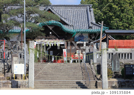 秋の滝宮天満宮、参道から拝殿を見る 109135884