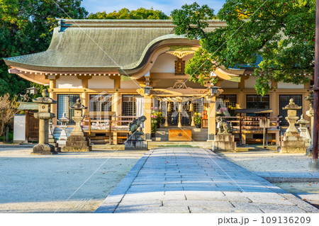 奈良県生駒郡斑鳩町の龍田神社　拝殿 109136209