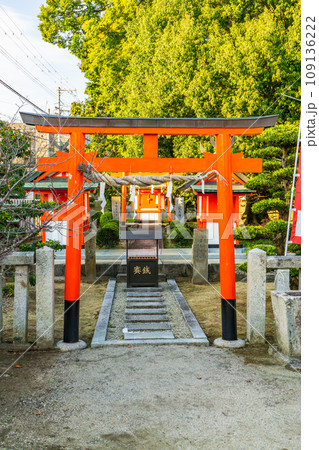 奈良県生駒郡斑鳩町の龍田神社 境内社(十日えびす) 奈良県生駒郡斑鳩町の龍田神社 境内社(十日えびす) 109136222