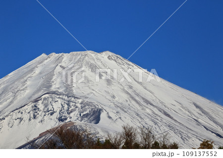 富士山 雪化粧 富士山 雪化粧 109137552
