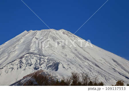 富士山 雪化粧 富士山 雪化粧 109137553