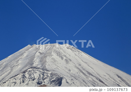 富士山 雪化粧 富士山 雪化粧 109137673