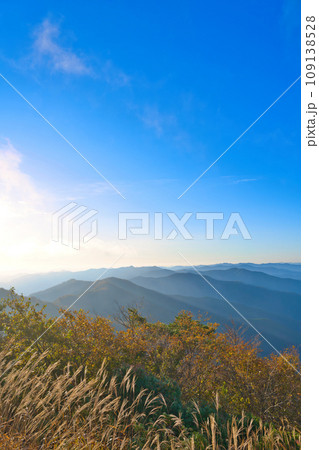 【和歌山県】10月・護摩壇山からの眺め 109138528