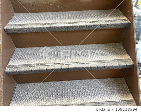 ウレタン防水後に長尺シートを貼り高級感のある仕上がりに 109138594