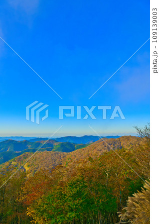 【和歌山県】10月・護摩壇山からの眺め 109139003
