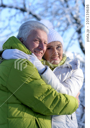 Close up portrait of happy senior couple at snowy winter park 109139686