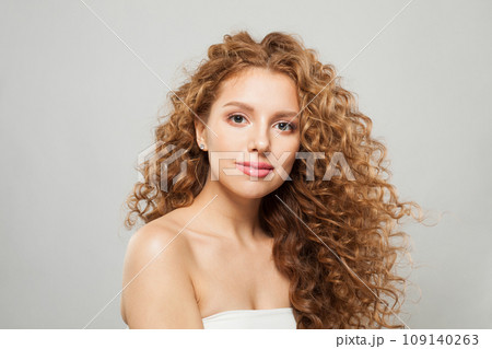 Nice woman fashion model with long wavy hairstyle, natural makeup and clear skin. Nice woman fashion model with long wavy hairstyle, natural makeup and clear skin. 109140263